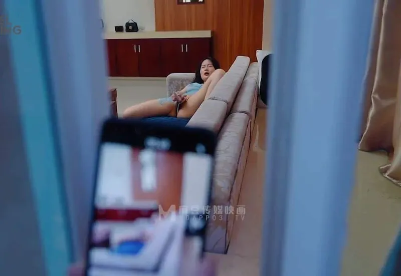 đột nhập quan hệ em nhà cạnh bên đang thủ dâm