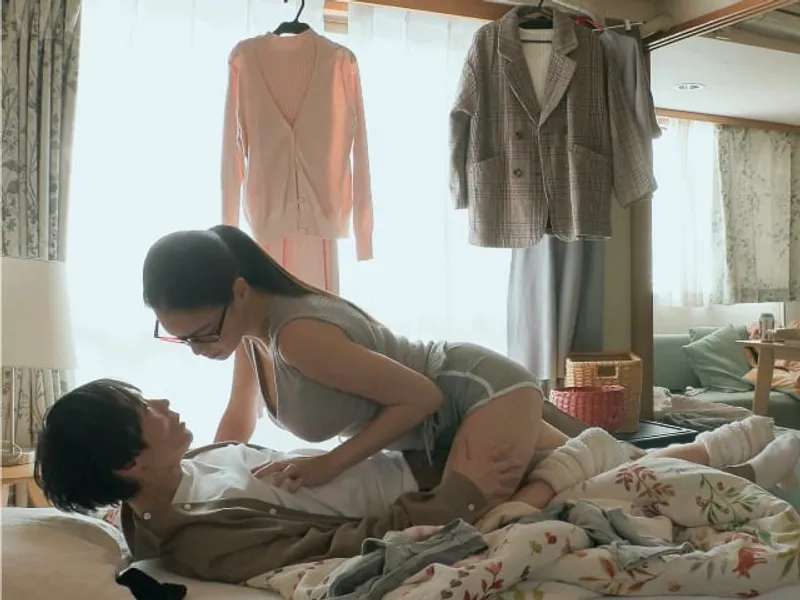 được chị cạnh bên nhà "an ủi" khi ghệ đi ngoại tình